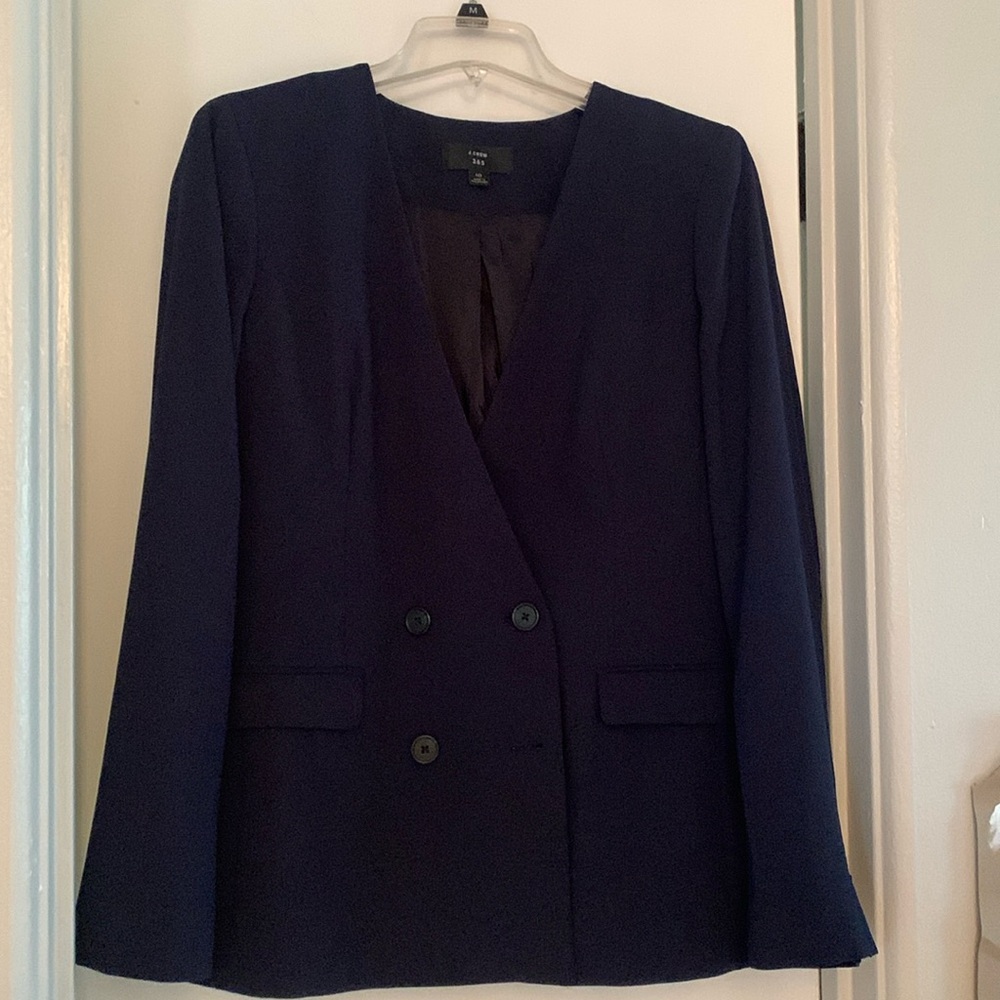 Women’s J. crew fitted navy blazer. Size 10. Like new condition.